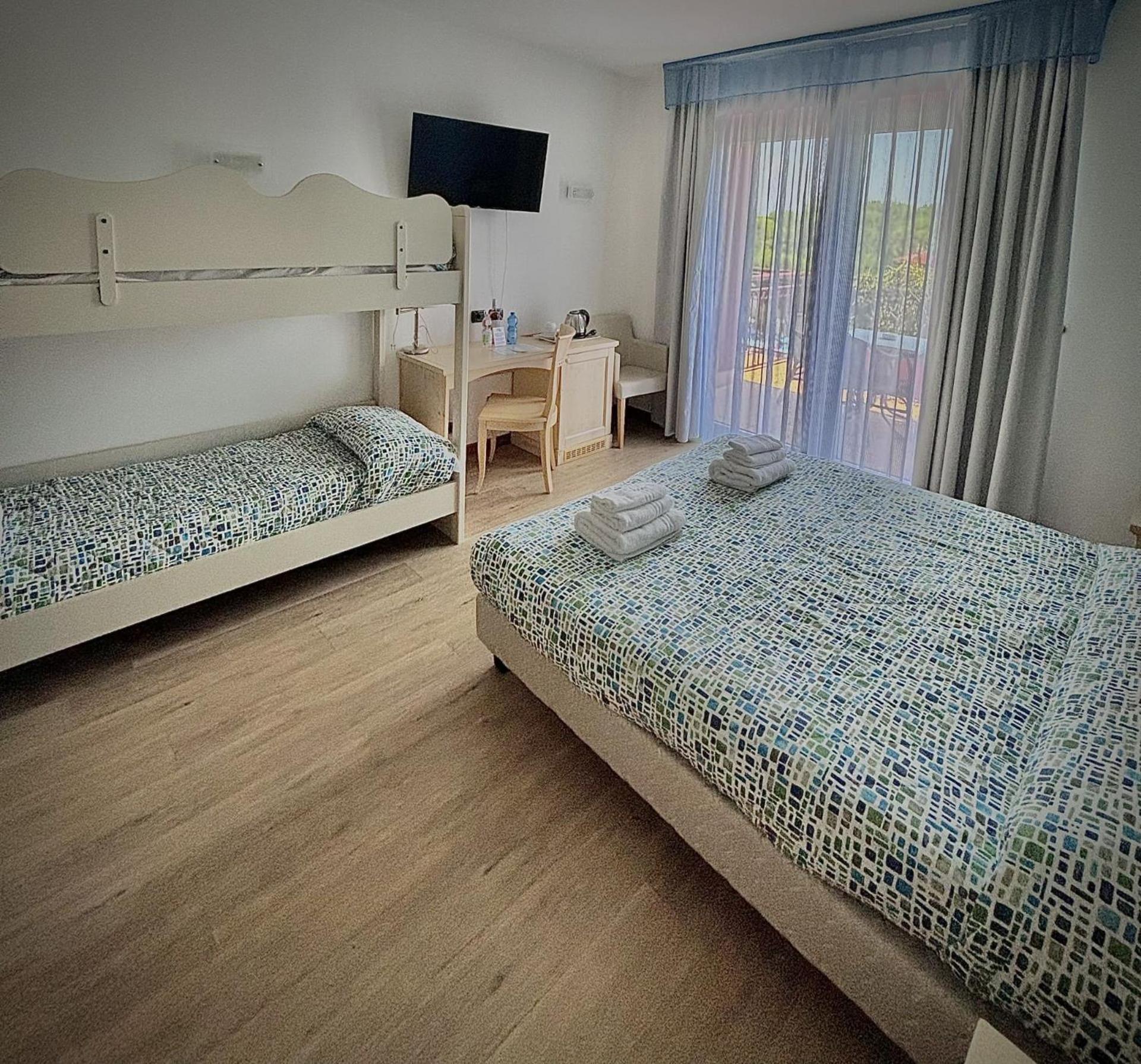 Hotel Bella Italia เปสเคียรา เดล การ์ดา ภายนอก รูปภาพ